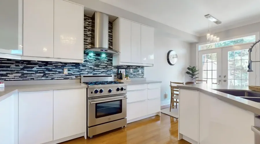 37 Tucker Crt, Aurora, Ontario, Canada, 3 Bedrooms Bedrooms, 8 Rooms Rooms,5 BathroomsBathrooms,Townhouse,For Sale,Tucker,1986923