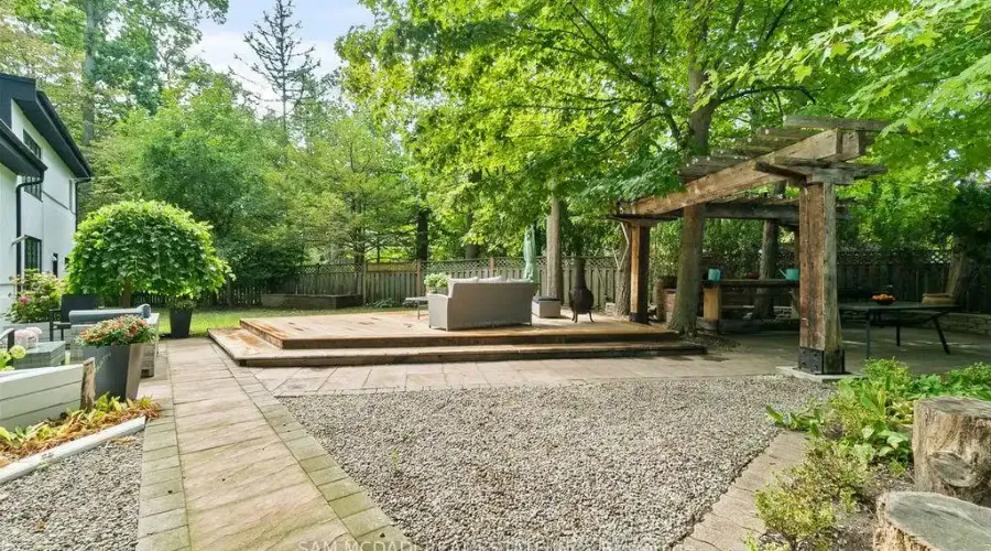 988 Tennyson Avenue, Mississauga, Ontario, L5H 2Z1, Canada, 4 Bedrooms Bedrooms, ,5 BathroomsBathrooms,Residential,For Sale,988 Tennyson Avenue,1988793