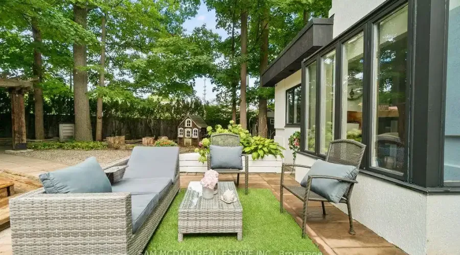 988 Tennyson Avenue, Mississauga, Ontario, L5H 2Z1, Canada, 4 Bedrooms Bedrooms, ,5 BathroomsBathrooms,Residential,For Sale,988 Tennyson Avenue,1988793