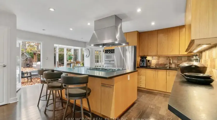 988 Tennyson Avenue, Mississauga, Ontario, L5H 2Z1, Canada, 4 Bedrooms Bedrooms, ,5 BathroomsBathrooms,Residential,For Sale,988 Tennyson Avenue,1988793