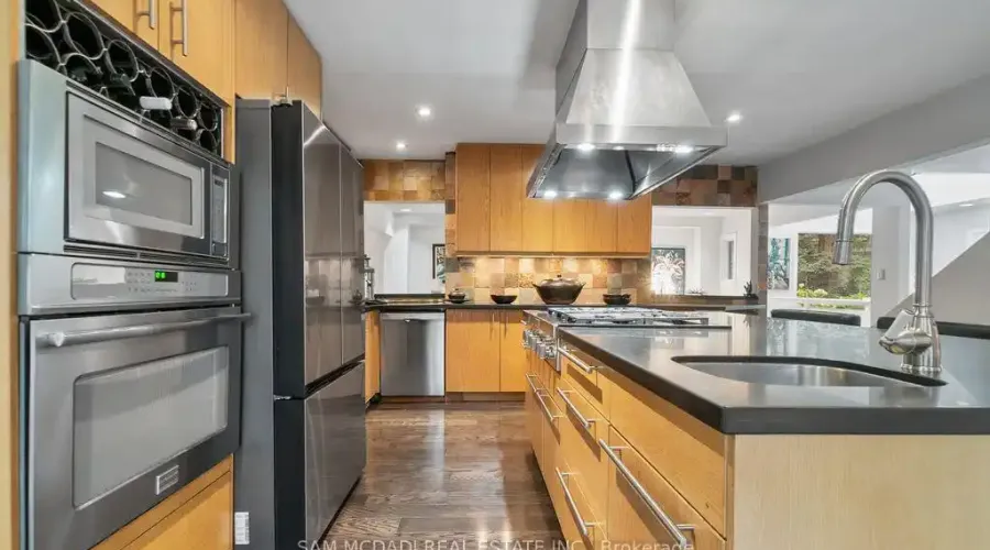 988 Tennyson Avenue, Mississauga, Ontario, L5H 2Z1, Canada, 4 Bedrooms Bedrooms, ,5 BathroomsBathrooms,Residential,For Sale,988 Tennyson Avenue,1988793