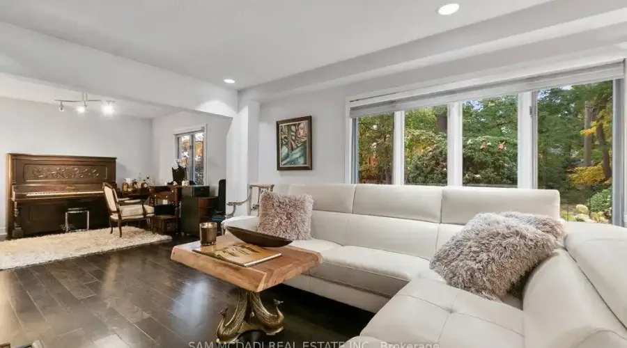 988 Tennyson Avenue, Mississauga, Ontario, L5H 2Z1, Canada, 4 Bedrooms Bedrooms, ,5 BathroomsBathrooms,Residential,For Sale,988 Tennyson Avenue,1988793