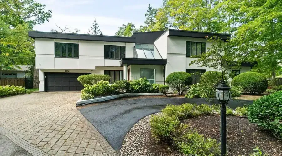 988 Tennyson Avenue, Mississauga, Ontario, L5H 2Z1, Canada, 4 Bedrooms Bedrooms, ,5 BathroomsBathrooms,Residential,For Sale,988 Tennyson Avenue,1988793