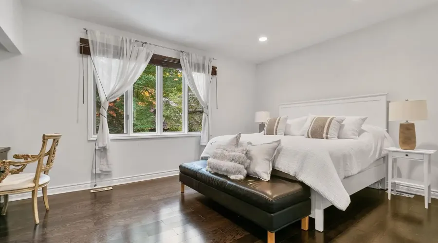 988 Tennyson Avenue, Mississauga, Ontario, L5H 2Z1, Canada, 4 Bedrooms Bedrooms, ,5 BathroomsBathrooms,Residential,For Sale,988 Tennyson Avenue,1988793