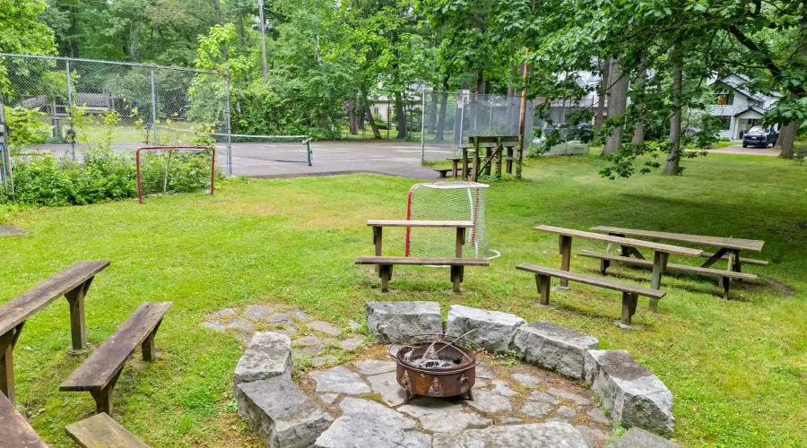 988 Tennyson Avenue, Mississauga, Ontario, L5H 2Z1, Canada, 4 Bedrooms Bedrooms, ,5 BathroomsBathrooms,Residential,For Sale,988 Tennyson Avenue,1988793