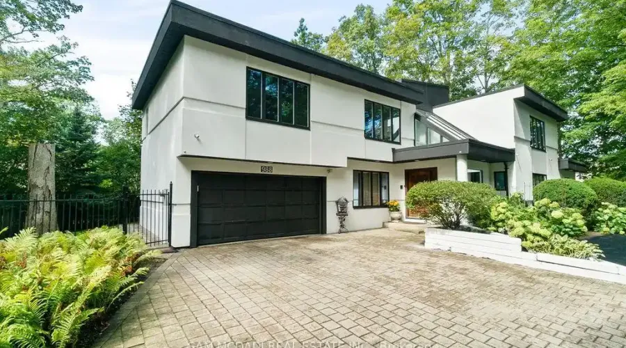 988 Tennyson Avenue, Mississauga, Ontario, L5H 2Z1, Canada, 4 Bedrooms Bedrooms, ,5 BathroomsBathrooms,Residential,For Sale,988 Tennyson Avenue,1988793