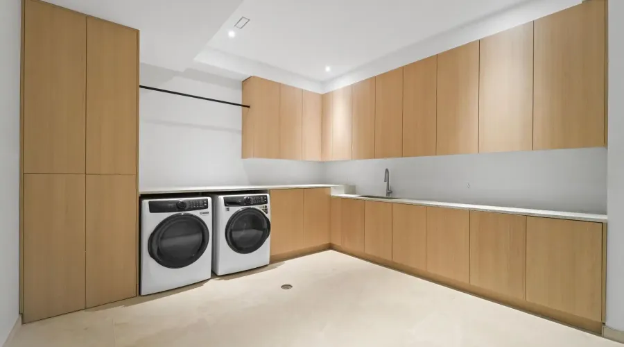 152 Third Line, Oakville, Ontario, L6L 3Z8, Canada, 4 Bedrooms Bedrooms, ,6 BathroomsBathrooms,Residential,For Sale,1989798