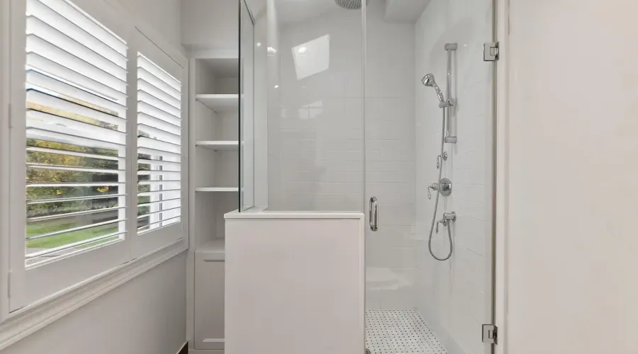 2552 Jarvis Street, Mississauga, Ontario, L5C 2P6, Canada, 6 Bedrooms Bedrooms, ,6 BathroomsBathrooms,Residential,For Sale,1990365