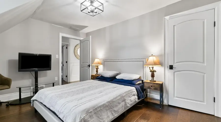 2552 Jarvis Street, Mississauga, Ontario, L5C 2P6, Canada, 6 Bedrooms Bedrooms, ,6 BathroomsBathrooms,Residential,For Sale,1990365