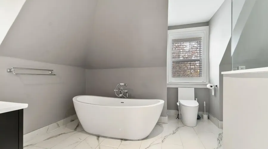 2552 Jarvis Street, Mississauga, Ontario, L5C 2P6, Canada, 6 Bedrooms Bedrooms, ,6 BathroomsBathrooms,Residential,For Sale,1990365