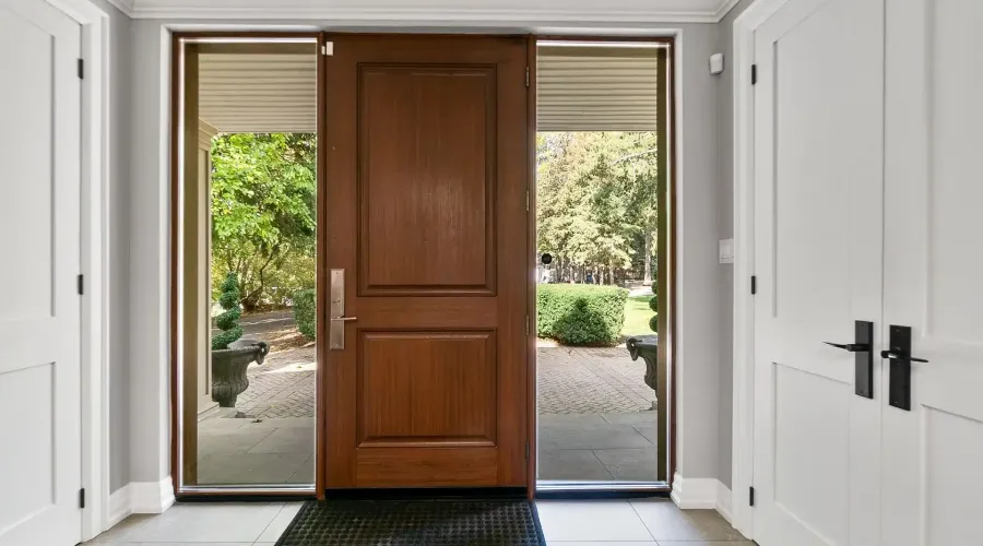 2552 Jarvis Street, Mississauga, Ontario, L5C 2P6, Canada, 6 Bedrooms Bedrooms, ,6 BathroomsBathrooms,Residential,For Sale,1990365