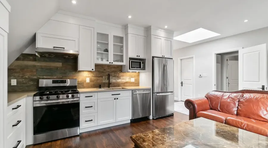 2552 Jarvis Street, Mississauga, Ontario, L5C 2P6, Canada, 6 Bedrooms Bedrooms, ,6 BathroomsBathrooms,Residential,For Sale,1990365