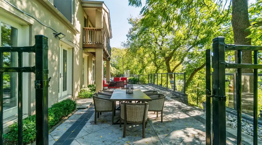 2552 Jarvis Street, Mississauga, Ontario, L5C 2P6, Canada, 6 Bedrooms Bedrooms, ,6 BathroomsBathrooms,Residential,For Sale,1990365