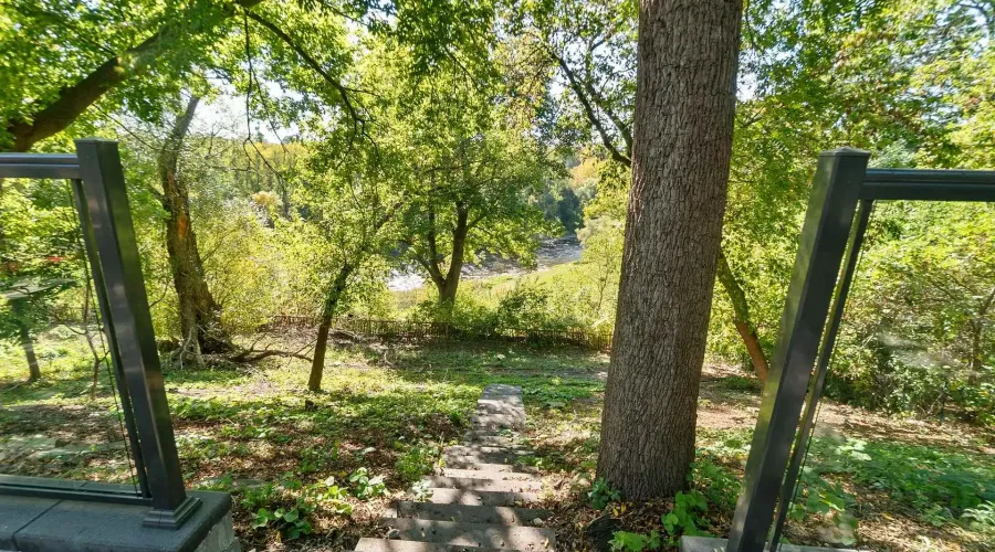 2552 Jarvis Street, Mississauga, Ontario, L5C 2P6, Canada, 6 Bedrooms Bedrooms, ,6 BathroomsBathrooms,Residential,For Sale,1990365