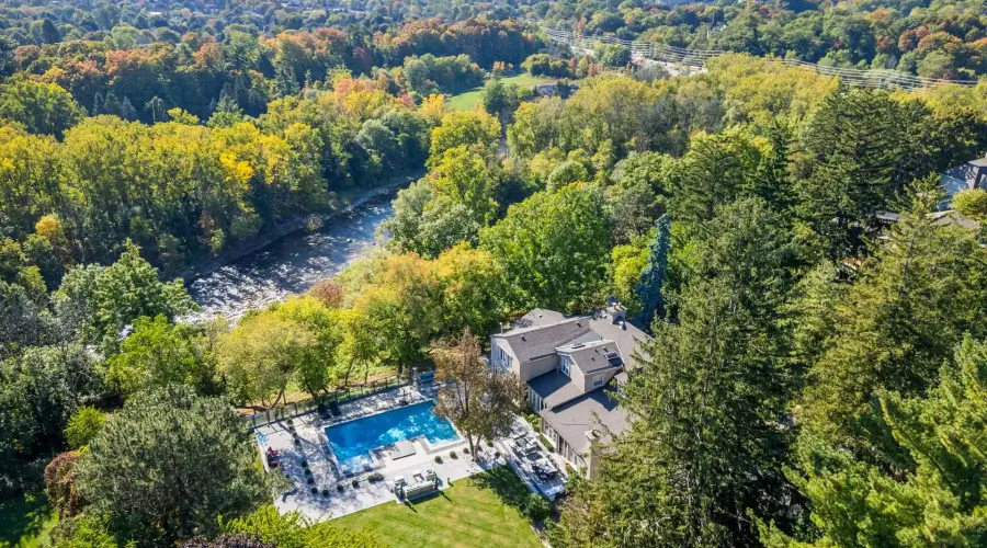 2552 Jarvis Street, Mississauga, Ontario, L5C 2P6, Canada, 6 Bedrooms Bedrooms, ,6 BathroomsBathrooms,Residential,For Sale,1990365