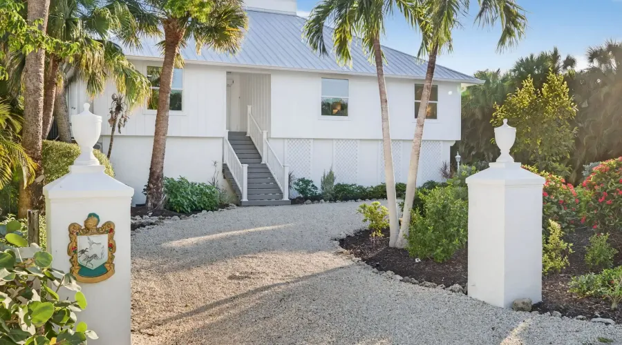 611 North Yachtsman Drive, Sanibel, Florida, 33957, United States, 3 Bedrooms Bedrooms, 9 Rooms Rooms,2 BathroomsBathrooms,Residential,For Sale,North Yachtsman,1994848