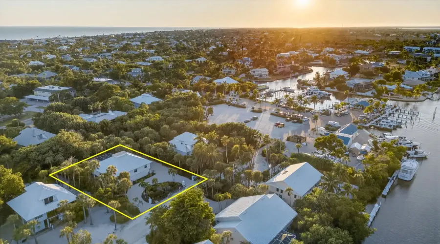 611 North Yachtsman Drive, Sanibel, Florida, 33957, United States, 3 Bedrooms Bedrooms, 9 Rooms Rooms,2 BathroomsBathrooms,Residential,For Sale,North Yachtsman,1994848