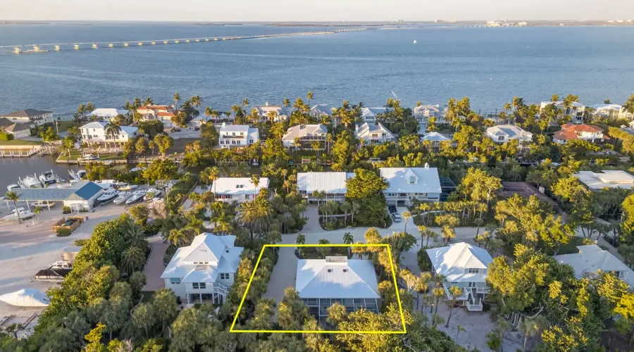 611 North Yachtsman Drive, Sanibel, Florida, 33957, United States, 3 Bedrooms Bedrooms, 9 Rooms Rooms,2 BathroomsBathrooms,Residential,For Sale,North Yachtsman,1994848