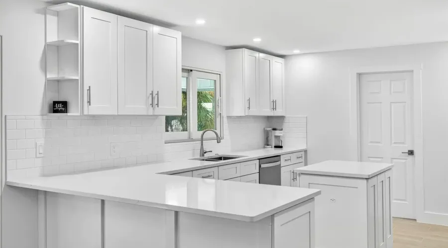 611 North Yachtsman Drive, Sanibel, Florida, 33957, United States, 3 Bedrooms Bedrooms, 9 Rooms Rooms,2 BathroomsBathrooms,Residential,For Sale,North Yachtsman,1994848