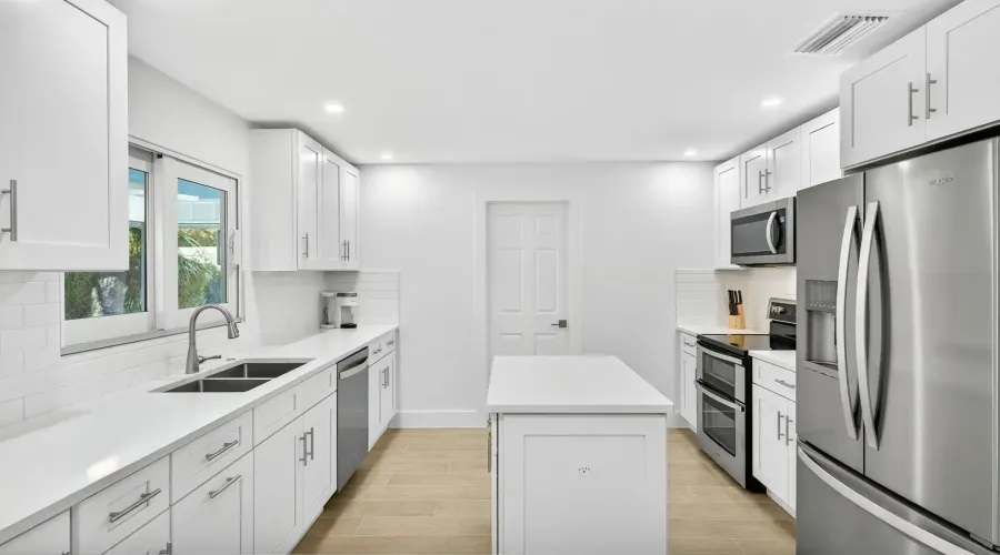 611 North Yachtsman Drive, Sanibel, Florida, 33957, United States, 3 Bedrooms Bedrooms, 9 Rooms Rooms,2 BathroomsBathrooms,Residential,For Sale,North Yachtsman,1994848