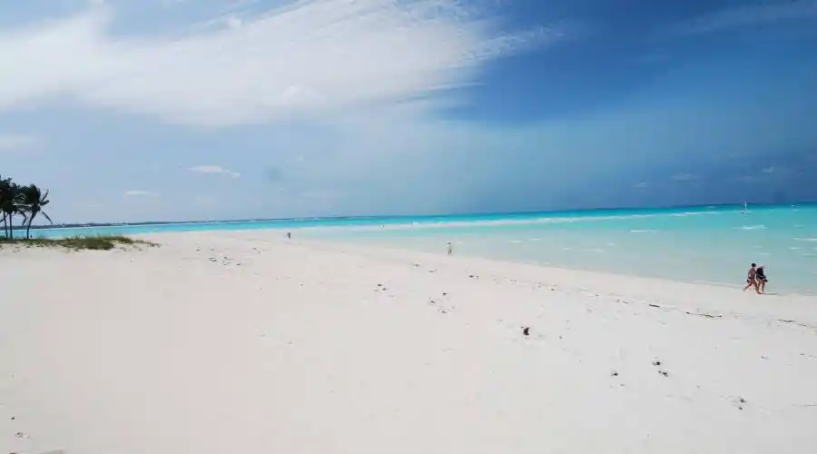 Treasure Cay Drive,Treasure Cay,Bahamas,4 Bedrooms Bedrooms,8 Rooms Rooms,4 BathroomsBathrooms,Residential,Casa Bella,Treasure Cay Drive,195040