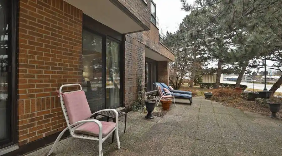 100 - 102 Lakeshore Road East,Oakville,L6J 6M9,Canada,2 Bedrooms Bedrooms,5 Rooms Rooms,2 BathroomsBathrooms,Residential,The Granary,Lakeshore Road East,1,195044