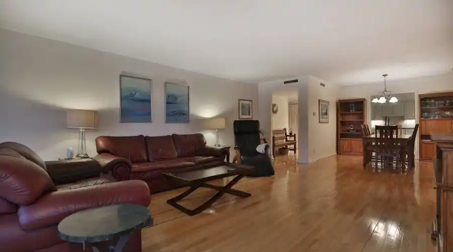 100 - 102 Lakeshore Road East,Oakville,L6J 6M9,Canada,2 Bedrooms Bedrooms,5 Rooms Rooms,2 BathroomsBathrooms,Residential,The Granary,Lakeshore Road East,1,195044