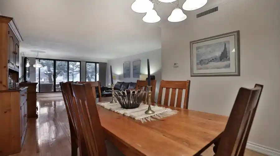 100 - 102 Lakeshore Road East,Oakville,L6J 6M9,Canada,2 Bedrooms Bedrooms,5 Rooms Rooms,2 BathroomsBathrooms,Residential,The Granary,Lakeshore Road East,1,195044