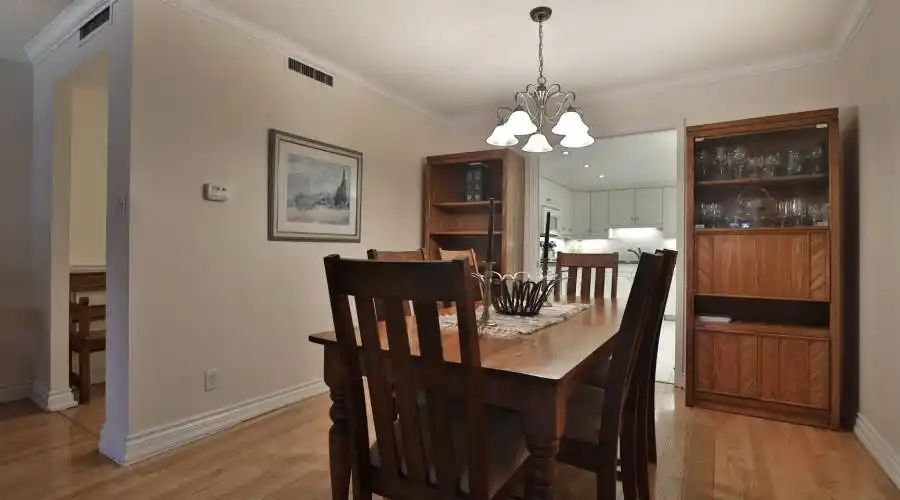 100 - 102 Lakeshore Road East,Oakville,L6J 6M9,Canada,2 Bedrooms Bedrooms,5 Rooms Rooms,2 BathroomsBathrooms,Residential,The Granary,Lakeshore Road East,1,195044