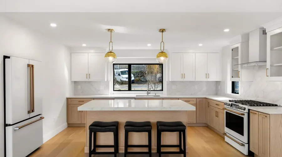 12 Woodward Ave, Gloucester, Massachusetts, 01930, United States, 4 Bedrooms Bedrooms, 9 Rooms Rooms,2 BathroomsBathrooms,Waterfront,For Sale,Woodward,1997645