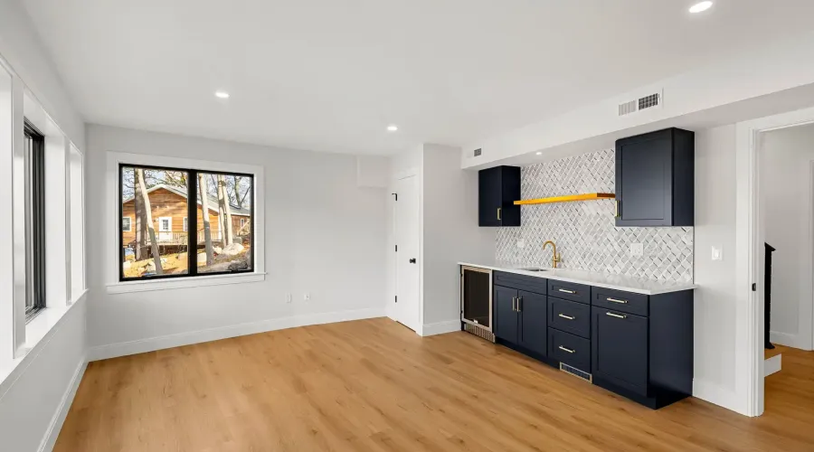 12 Woodward Ave, Gloucester, Massachusetts, 01930, United States, 4 Bedrooms Bedrooms, 9 Rooms Rooms,2 BathroomsBathrooms,Waterfront,For Sale,Woodward,1997645