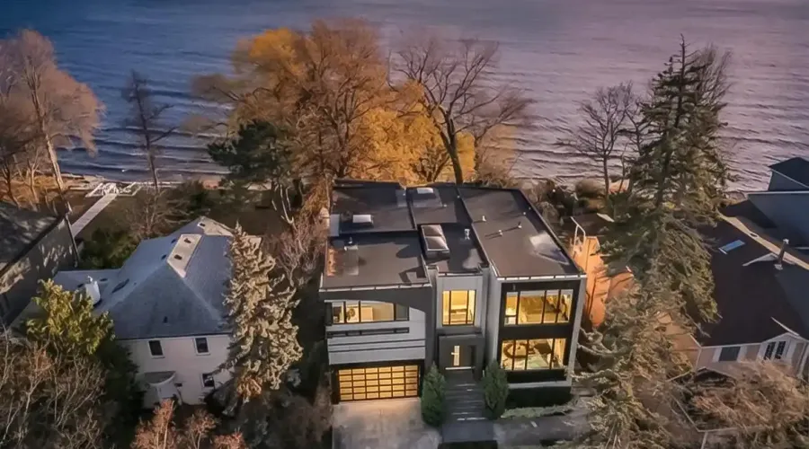 67 Lake Promenade, Toronto, Ontario, M8W 1A2, Canada, 4 Bedrooms Bedrooms, ,8 BathroomsBathrooms,Residential,For Sale,67 Lake Promenade,2002365