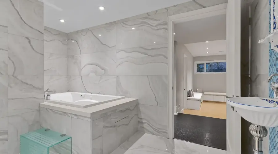 67 Lake Promenade, Toronto, Ontario, M8W 1A2, Canada, 4 Bedrooms Bedrooms, ,8 BathroomsBathrooms,Residential,For Sale,2002365