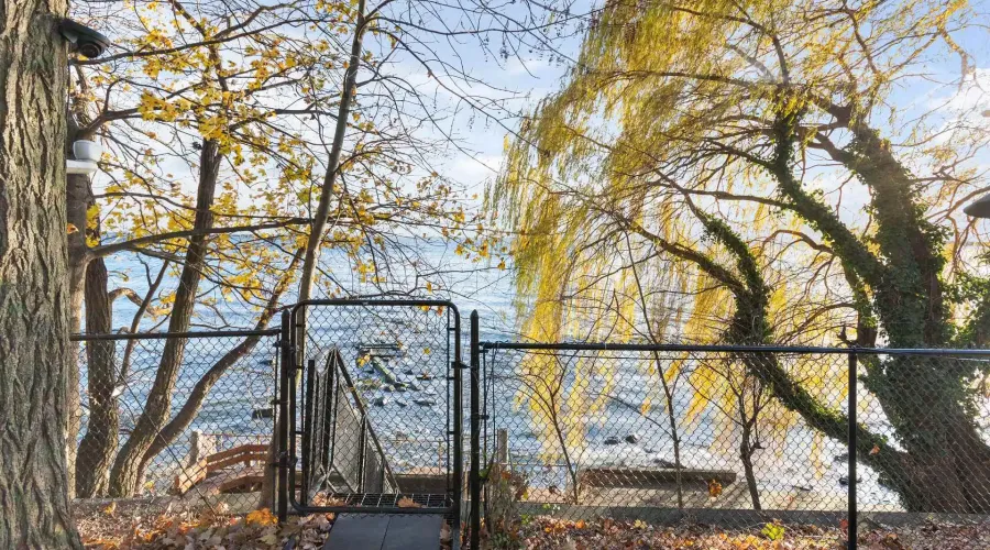 67 Lake Promenade, Toronto, Ontario, M8W 1A2, Canada, 4 Bedrooms Bedrooms, ,8 BathroomsBathrooms,Residential,For Sale,2002365