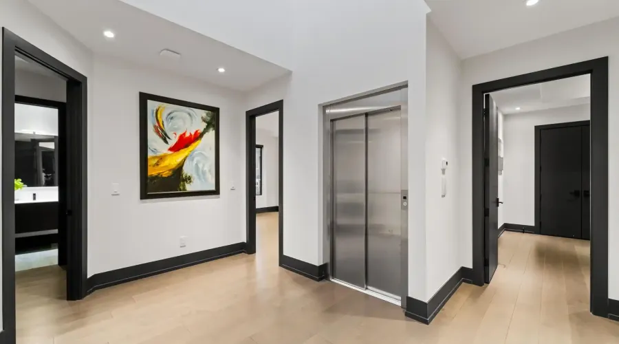 417 Union Street, Oakville, Ontario, L6J 1E7, Canada, 4 Bedrooms Bedrooms, ,8 BathroomsBathrooms,Residential,For Sale,2003569