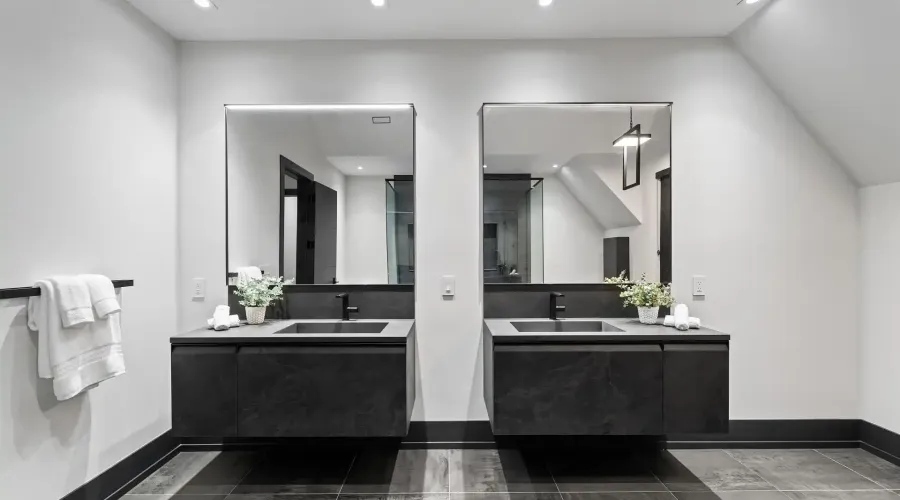 417 Union Street, Oakville, Ontario, L6J 1E7, Canada, 4 Bedrooms Bedrooms, ,8 BathroomsBathrooms,Residential,For Sale,2003569