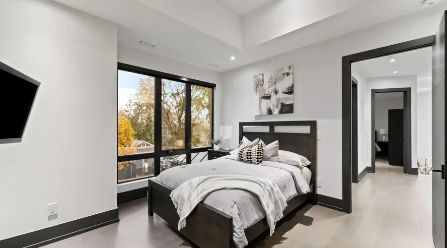 417 Union Street, Oakville, Ontario, L6J 1E7, Canada, 4 Bedrooms Bedrooms, ,8 BathroomsBathrooms,Residential,For Sale,2003569