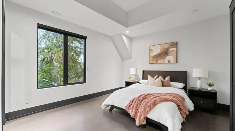 417 Union Street, Oakville, Ontario, L6J 1E7, Canada, 4 Bedrooms Bedrooms, ,8 BathroomsBathrooms,Residential,For Sale,2003569