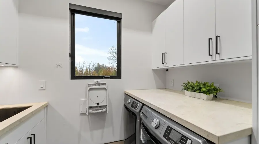 417 Union Street, Oakville, Ontario, L6J 1E7, Canada, 4 Bedrooms Bedrooms, ,8 BathroomsBathrooms,Residential,For Sale,2003569