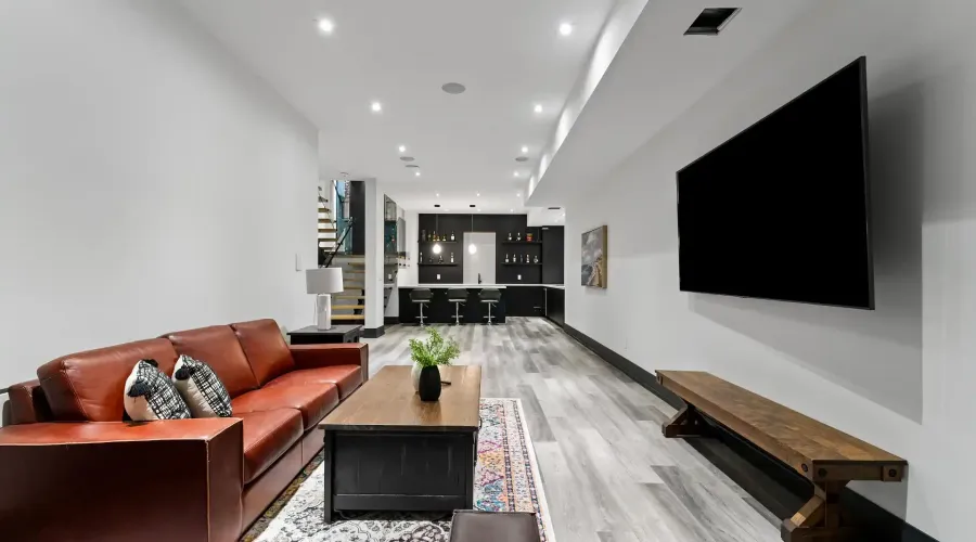 417 Union Street, Oakville, Ontario, L6J 1E7, Canada, 4 Bedrooms Bedrooms, ,8 BathroomsBathrooms,Residential,For Sale,2003569