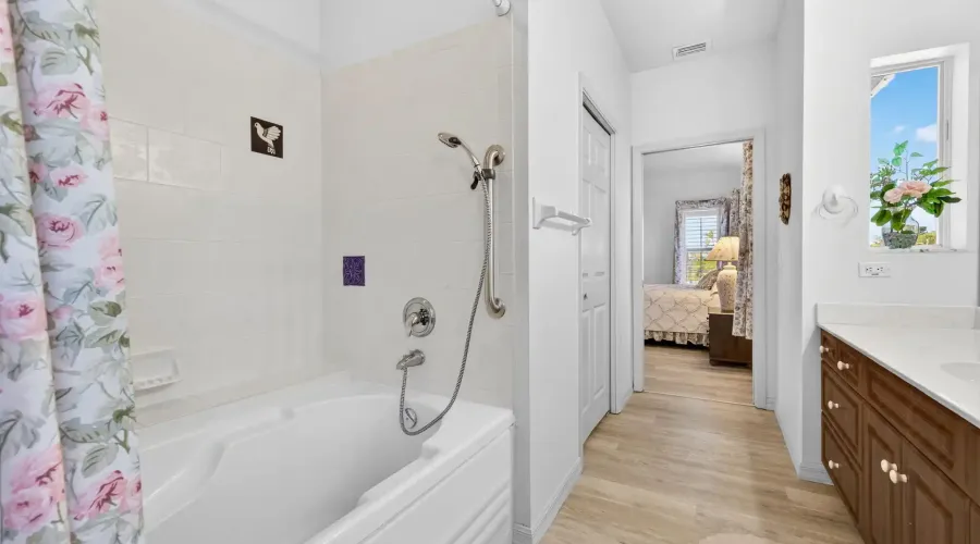 517 Lake Murex Circle, Sanibel, Florida, 33957, United States, 4 Bedrooms Bedrooms, 12 Rooms Rooms,3 BathroomsBathrooms,Residential,For Sale,Lake Murex,2003571