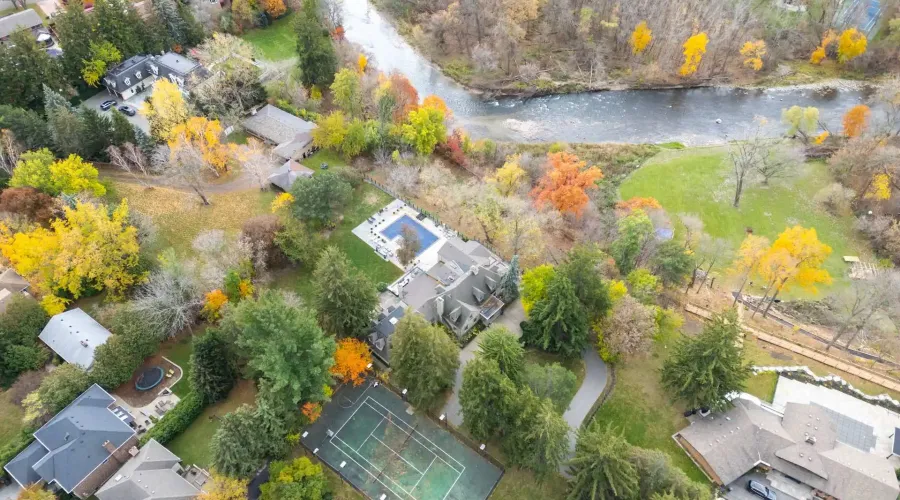 2552 Jarvis Street, Mississauga, Ontario, L5C 2P6, Canada, 6 Bedrooms Bedrooms, ,6 BathroomsBathrooms,Residential,For Sale,2003572