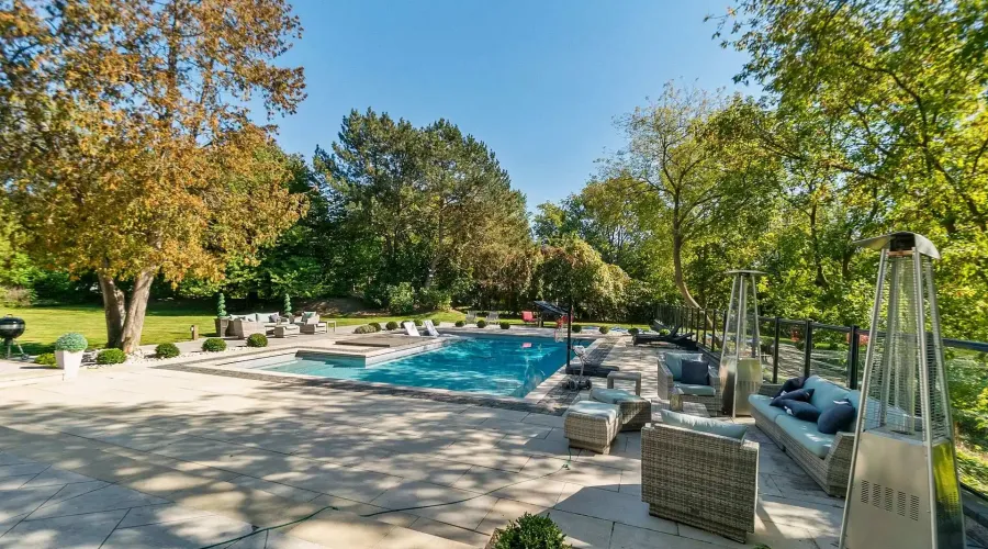 2552 Jarvis Street, Mississauga, Ontario, L5C 2P6, Canada, 6 Bedrooms Bedrooms, ,6 BathroomsBathrooms,Residential,For Sale,2003572