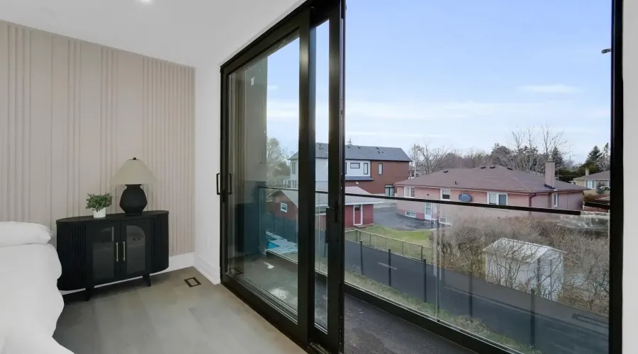 468 Saville Crescent, Oakville, Ontario, L6L 3V1, Canada, 4 Bedrooms Bedrooms, ,6 BathroomsBathrooms,Residential,For Sale,2003574