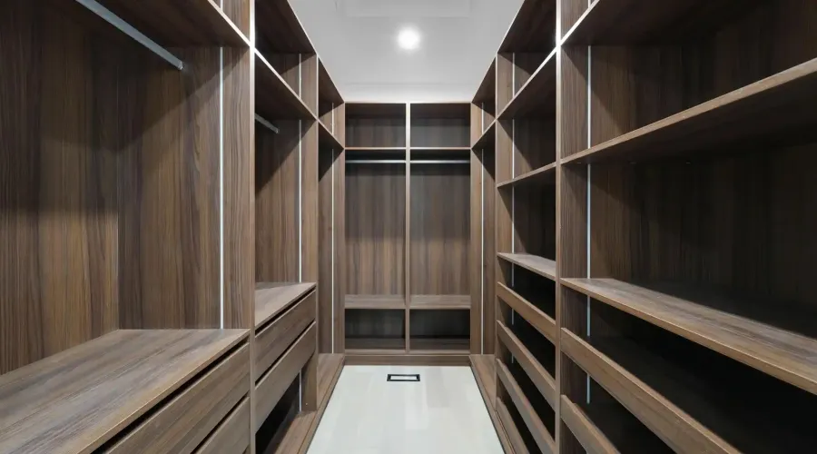 468 Saville Crescent, Oakville, Ontario, L6L 3V1, Canada, 4 Bedrooms Bedrooms, ,6 BathroomsBathrooms,Residential,For Sale,2003574