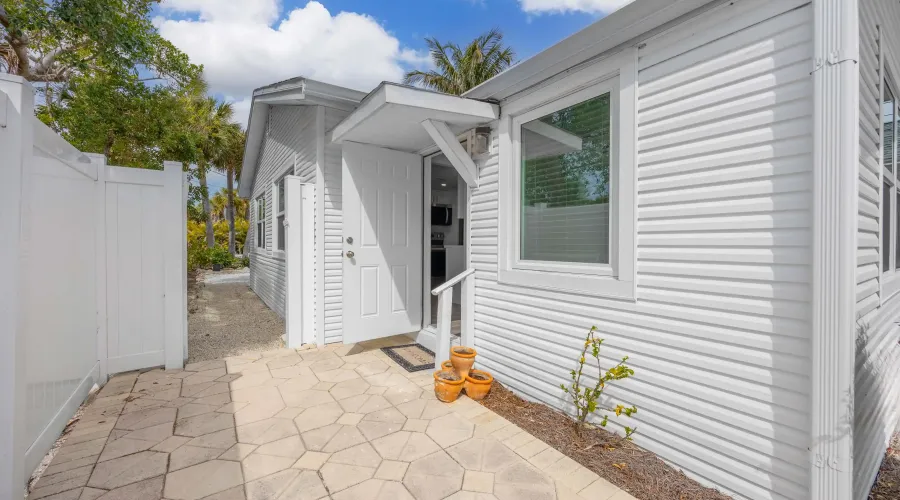 910 Fitzhugh Street, Sanibel, Florida, 33957, United States, 4 Bedrooms Bedrooms, 9 Rooms Rooms,2 BathroomsBathrooms,Residential,For Sale,Fitzhugh,2008356