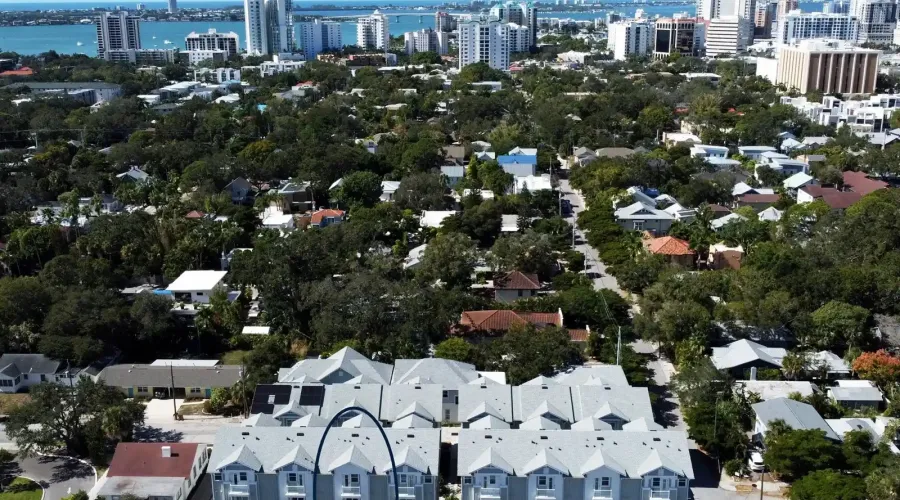 516 Laurel Park Drive, Sarasota, Florida, 34236, United States, 3 Bedrooms Bedrooms, 6 Rooms Rooms,3 BathroomsBathrooms,Residential,For Sale,Enclave at Laurel Park ,Laurel Park,2009431