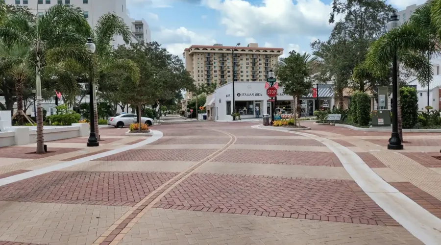 516 Laurel Park Drive, Sarasota, Florida, 34236, United States, 3 Bedrooms Bedrooms, 6 Rooms Rooms,3 BathroomsBathrooms,Residential,For Sale,Enclave at Laurel Park ,Laurel Park,2009431