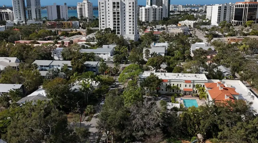 516 Laurel Park Drive, Sarasota, Florida, 34236, United States, 3 Bedrooms Bedrooms, 6 Rooms Rooms,3 BathroomsBathrooms,Residential,For Sale,Enclave at Laurel Park ,Laurel Park,2009431