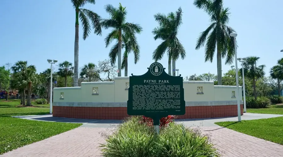 516 Laurel Park Drive, Sarasota, Florida, 34236, United States, 3 Bedrooms Bedrooms, 6 Rooms Rooms,3 BathroomsBathrooms,Residential,For Sale,Enclave at Laurel Park ,Laurel Park,2009431